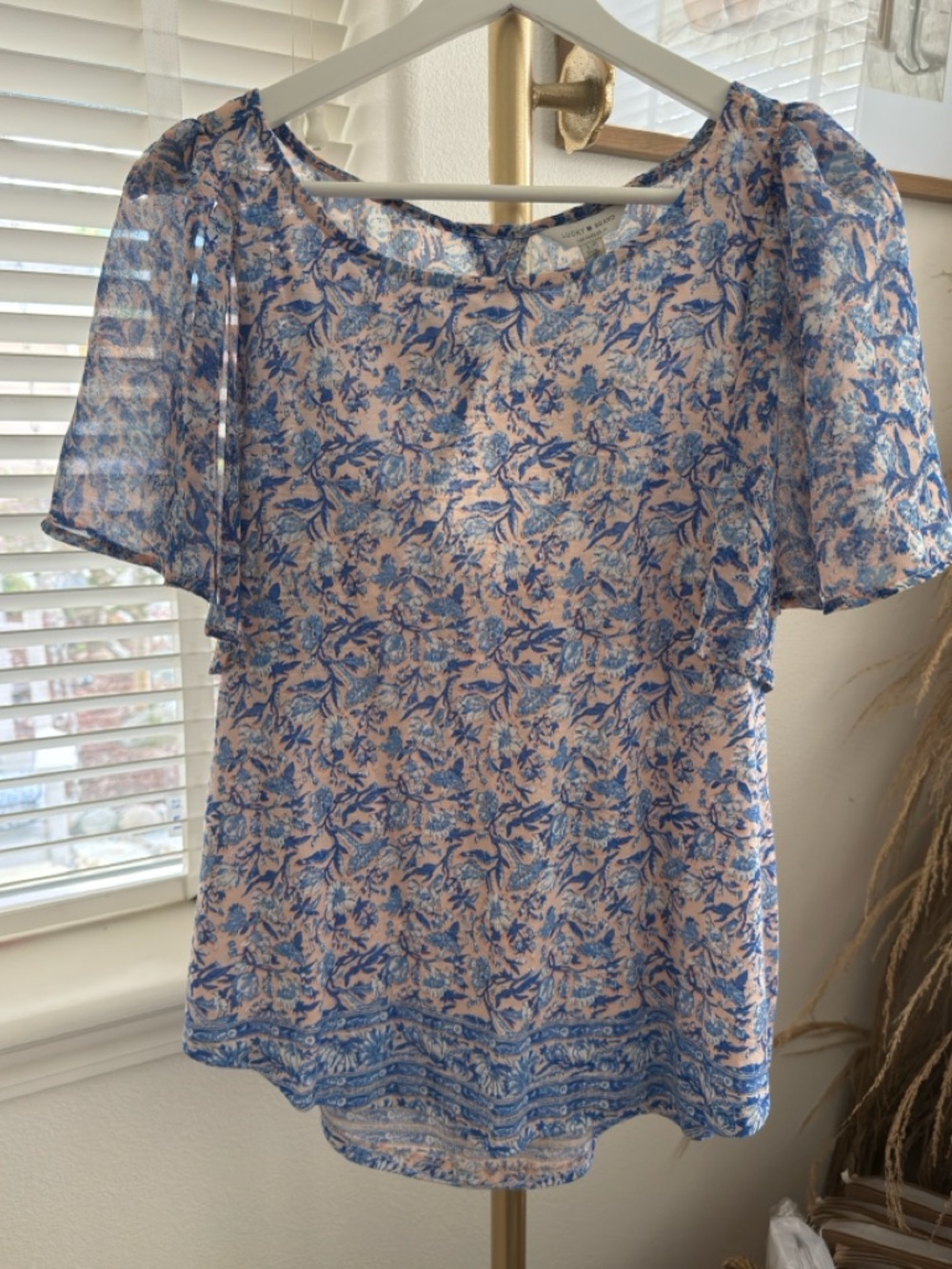 NWT Lucky Brand Floral Flutter Sleeve Keyhole Back Shirt L - Picture 5 of 13